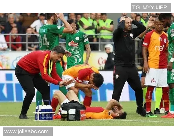 球员比赛中晕倒送医,所幸无生命危险